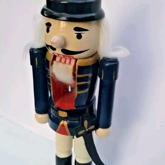 Rare 13" in Nutcracker Soldier. - Picture 5 of 9